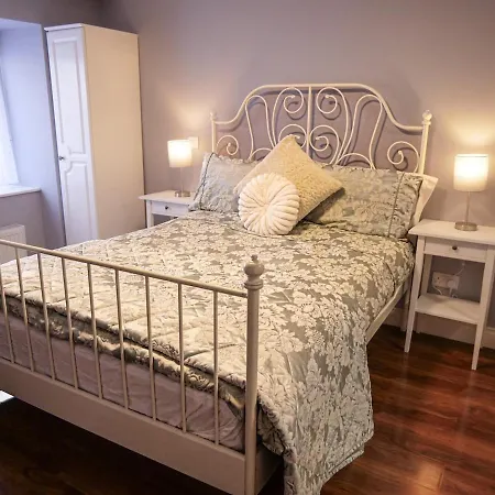 The Mall Townhouse - Town Centre *