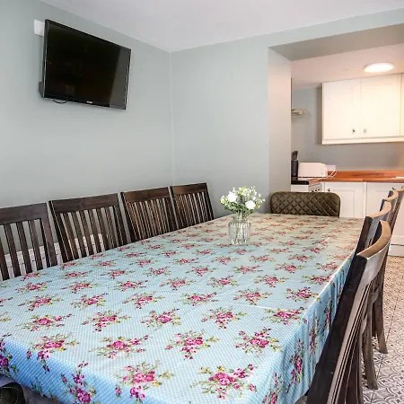 The Mall Townhouse - Town Centre *