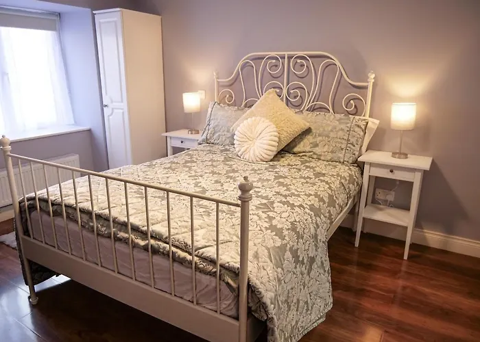 The Mall Townhouse - Town Centre *