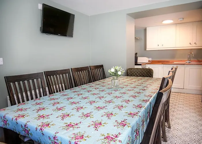 The Mall Townhouse - Town Centre *